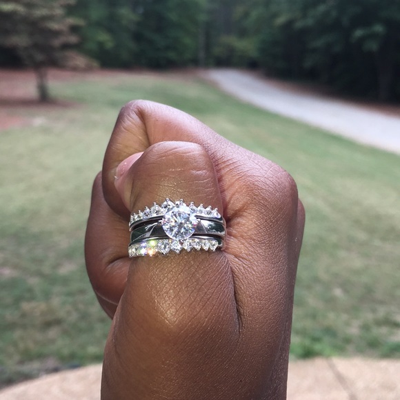 ⛔️sold⛔️Lovely 3 Piece Bridal Ring Set - Size 8 - Picture 4 of 4